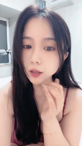 ✈重磅G乳校花学妹✈ 00后小姐姐 蹦舞甩奶自慰喷水 图 01