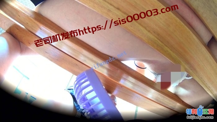 【日产精选】131偷拍两位制服jk姐妹。扒开内裤风扇吹13[某房原版]【3.65G】