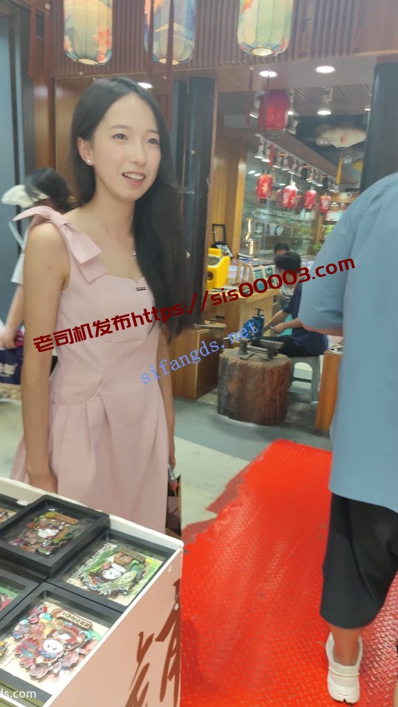 【CSCD】粉色连衣裙小姐姐和家人出来旅游，白色内内【1V】【970M】