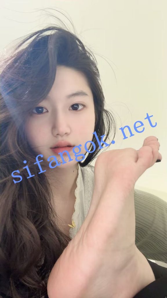 【定制】清纯丝足女神【小佳甜心】超大尺度露脸三点定制【7V】【675M】