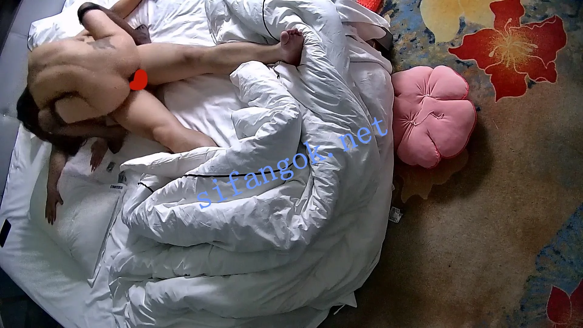 ⭐酒店偷拍:黑丝少妇穿个黑丝袜全身发浪求操穴 图 02
