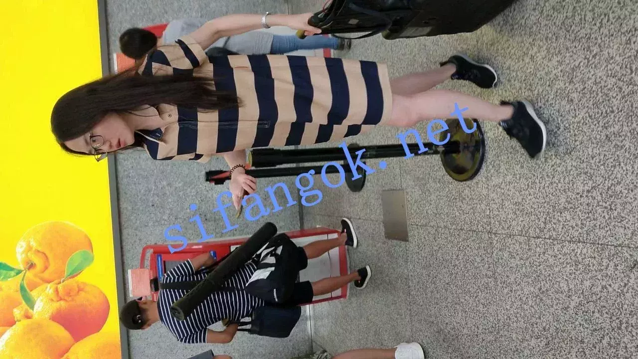 ✅ 机场大师级系列 街拍抄底各种极品美女小姐姐大合集 图 22