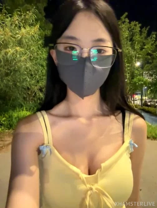 ,主播 【AUYBT-771 】美女公园里,马路边~车上~自慰 图 01