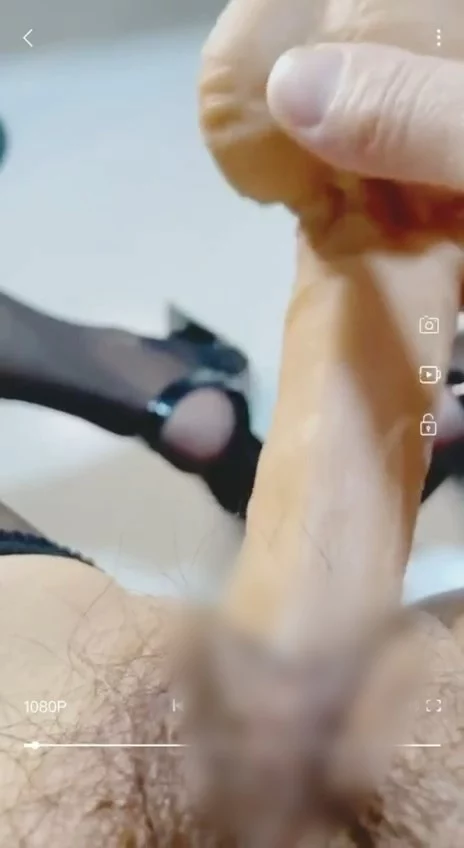 快手大奶肥臀丝袜熟女 任大美 道具自X肥臀扭动 啪啪操B 图 12