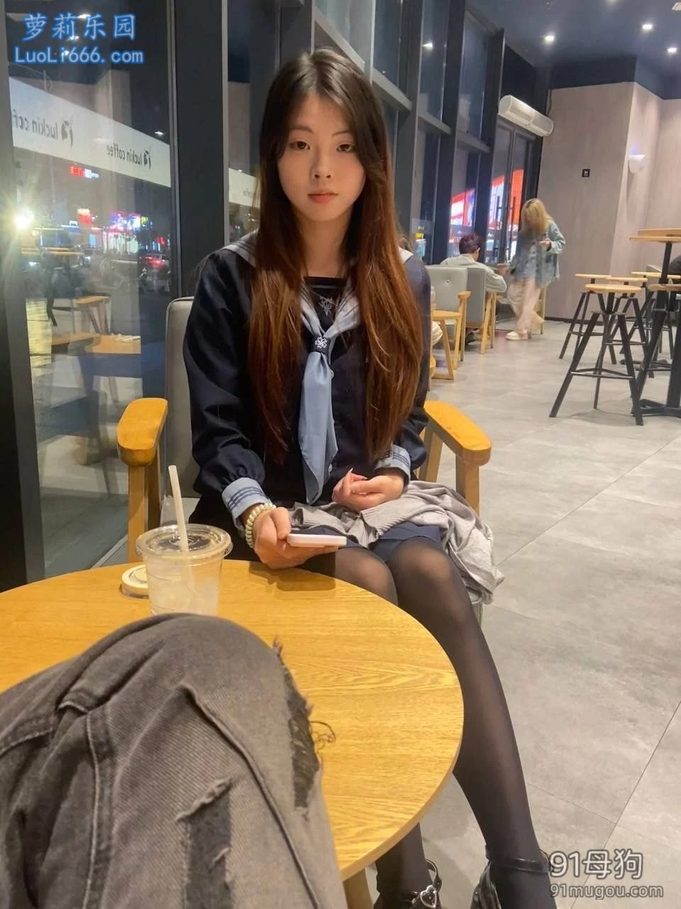 网络泄密 和男友的自拍 前戏玩手机后入啪啪 图 07