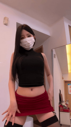 快手福利 甜美风骚妹子 小小张 裸舞油亮无内丝袜自慰 图 05